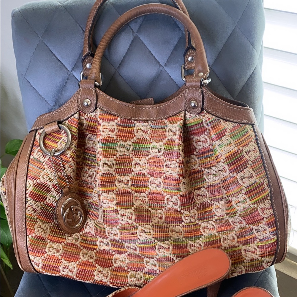 Almost new Gucci bag. Rare bag. With original cards